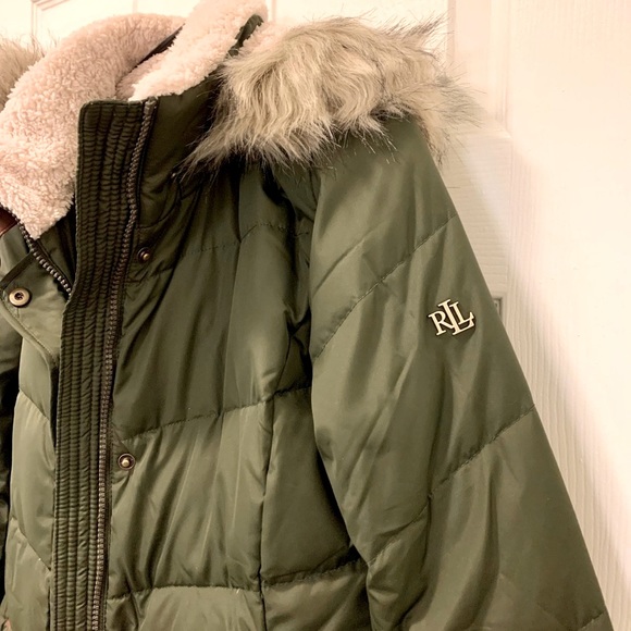 Ralph Lauren coat, with ribbed cuffs and a faux fur–lined mock turtleneck - Picture 6 of 7